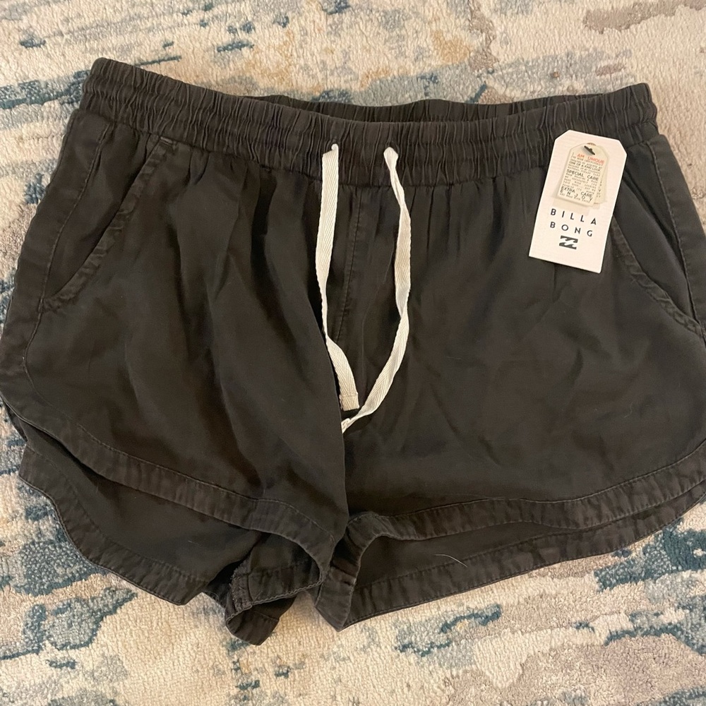 Nwt billabong shorts